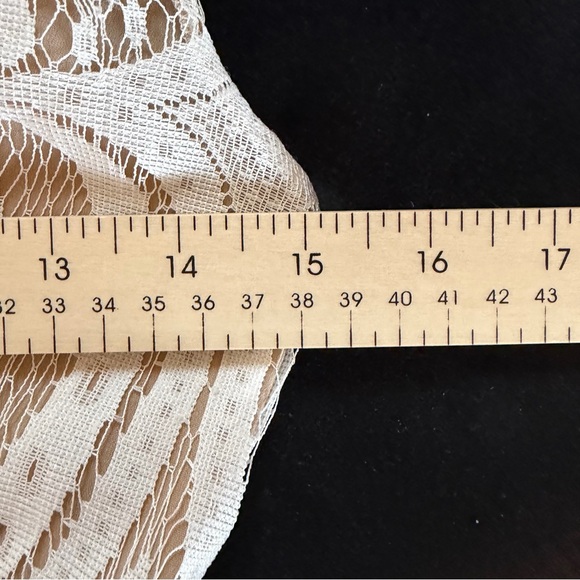 Elegant White Lace Dress Size XS - Picture 5 of 9